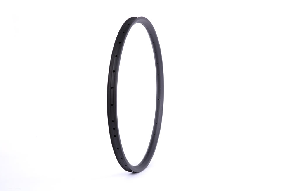 Hookless carbon 29er mtb 25mm depth inner width 30mm AM DH rim clincher tubeless compatible outer width 35mm.